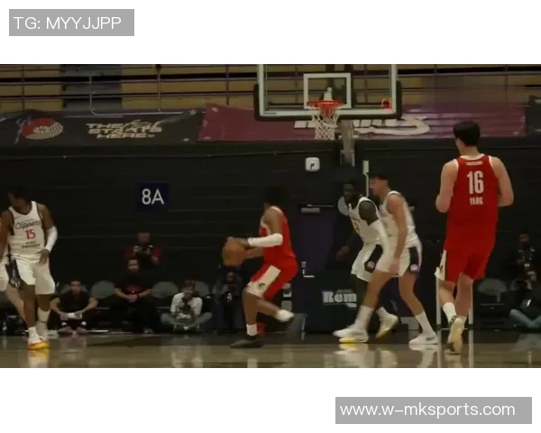 杨瀚森工作室回顾：凌晨1点入睡4点赶机场的忙碌生活