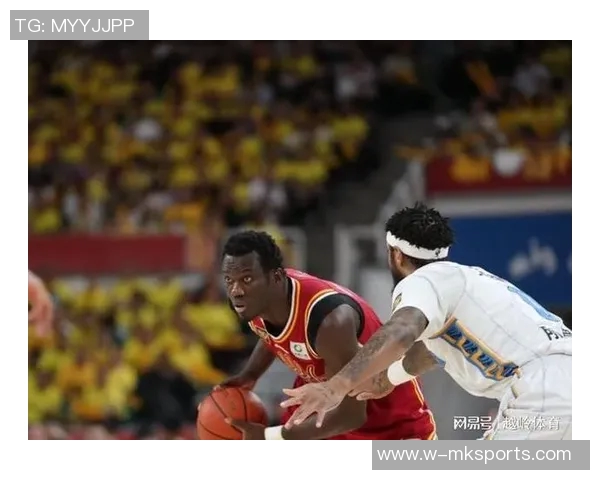 托马斯三分不中曾凡博反篮未能及时得分比赛悬念再起